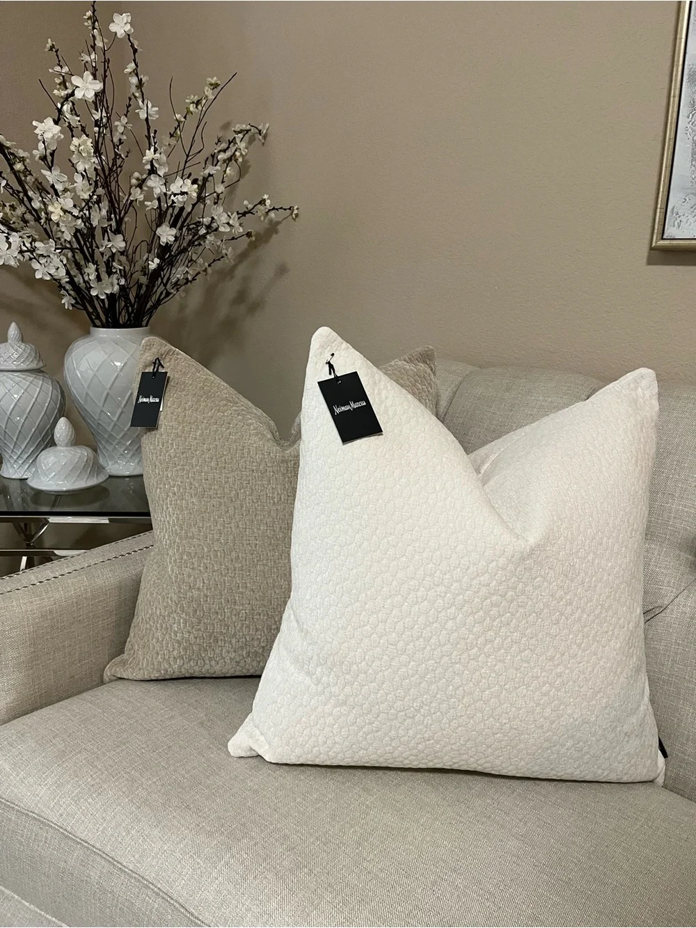 1-NWT NEIMAN MARCUS TEXTURE VELVET DESIGN DECORATIVE PILLOW (NH6200)